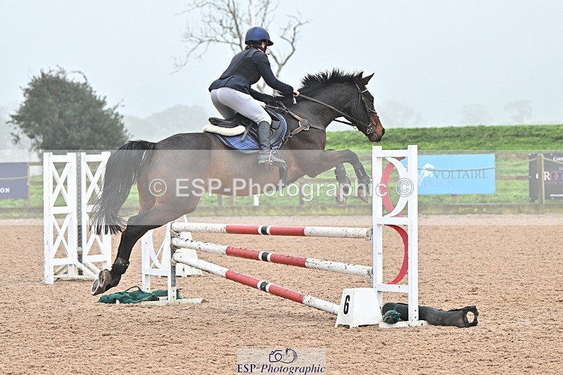 241103A-111725-06972 - SUN Cls 18 British Novice and 90cm Open