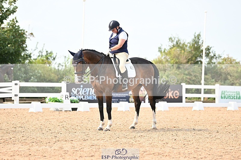 250816-150540-05761 - 031-Nicola.SealRebel.Heart