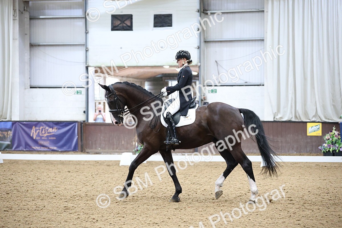 SBM_004673 - Class 9 - FEI Inter 1 Gold - 16.59-17.47