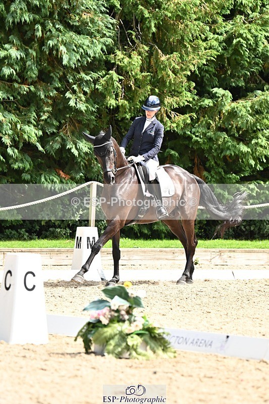 240811-141939-06331 - 115-Lucy.Amy-Millenium.Falcon