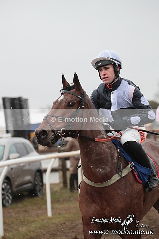 PtP 260125 1025 - Cocklebarrow Point-to-Point racing with the Heythrop Hunt 26/01/25
