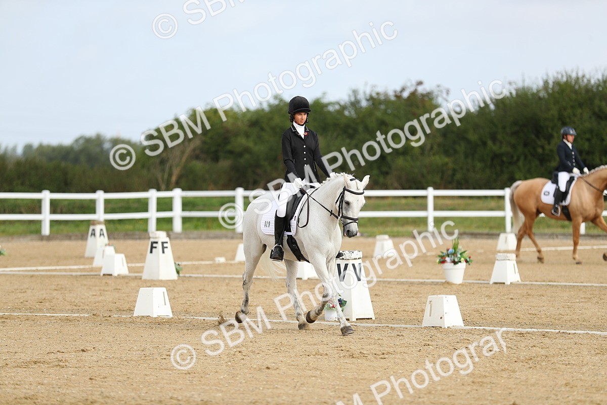 SBM_015509 - Class 13 - Novice 23 - 9.54-11.04