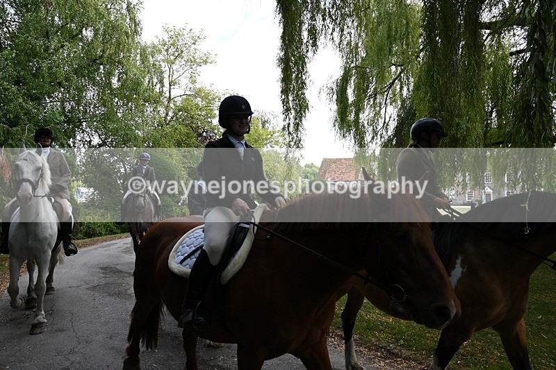 WJ6_4020 - Berks & Bucks - The Old farmhouse - Hound Exercise 20-08-25