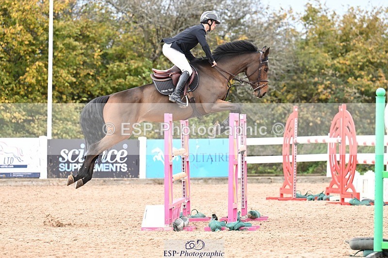251022-142030-00633 - Cls 6 Snr Foxhunter 1.20m