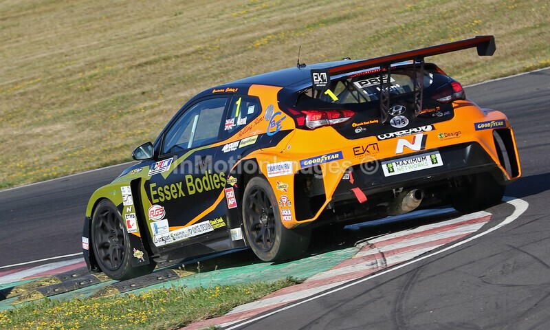  - TCR UK @ Castle Combe