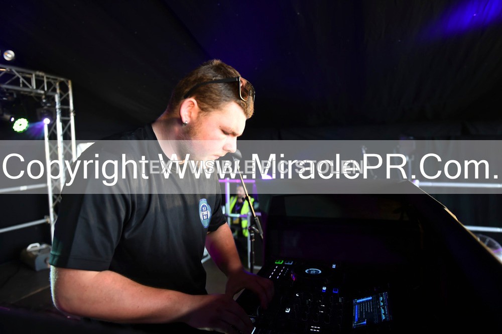 SH4_9973 - Tj the DJ