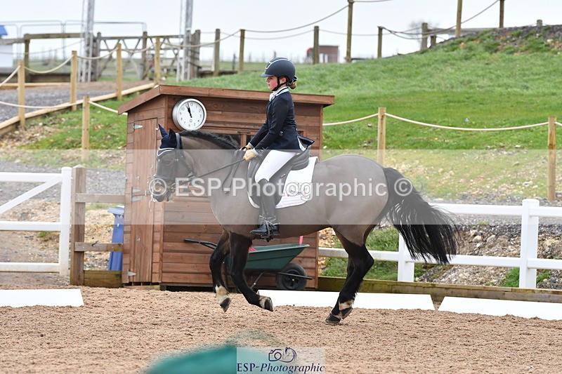 240121A-105721-00511 - Cls 5 Novice 37A