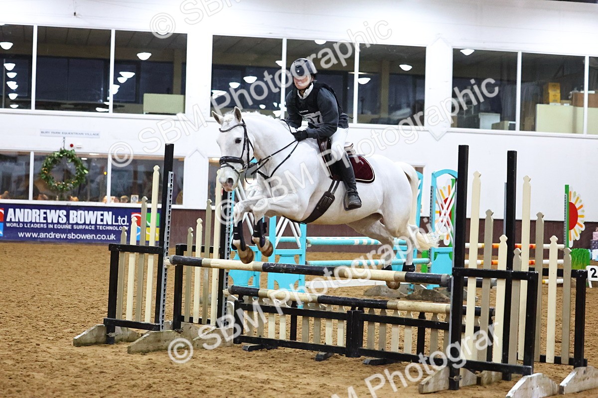 SBM_002865 - Class 6 - Holly & Ivy Stakes - 90cm