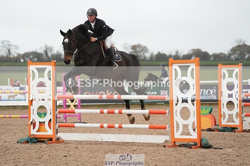 251109-114311-03612 - Cls 20 Newcomers and 1.10m Open