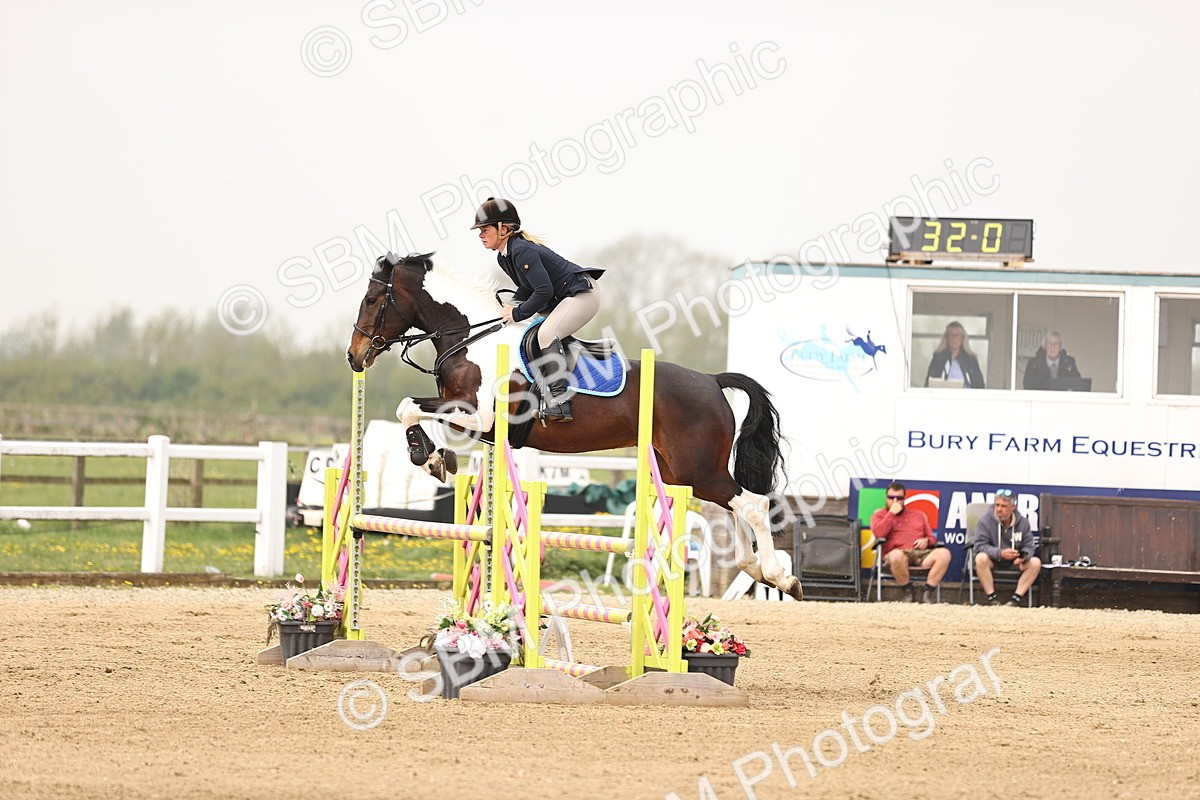  - Class 15 - Senior British novice - 90cm