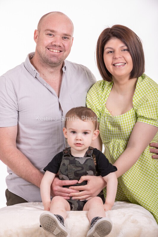 2KJS2729 - Jannie, Kristen & family. Studio