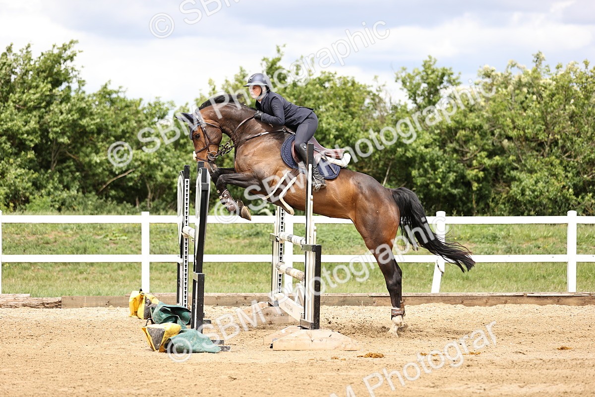 SBM_003124 - Class 11 - Senior Newcomers - 1.10m
