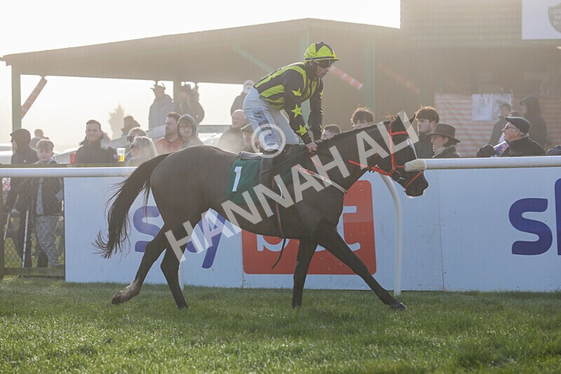 281224-Race 1-Not Staying Long-1202 - Race 1