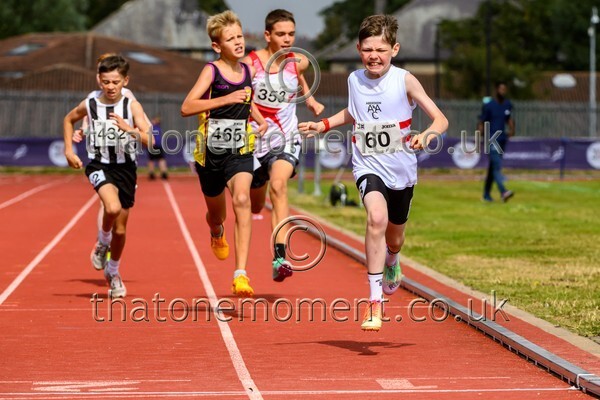 Age25SUN-929152 - Track Male