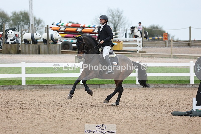 241101A-133401-02142 - FRI Cls 6 Foxhunter and 1.20m Open