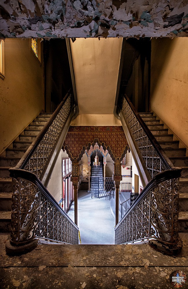 Irem Shrine (Wilkes-Barre, PA) | Stairway Landing - Irem Temple