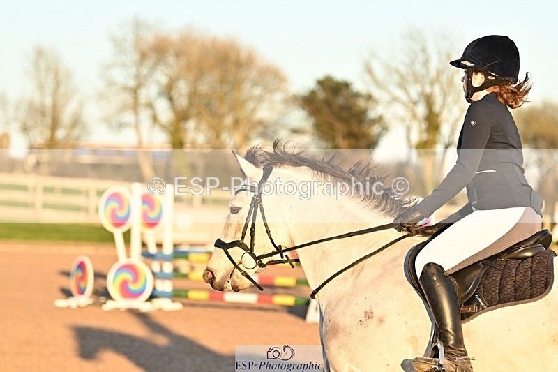 250401-190940-00906 - 90cm Classes