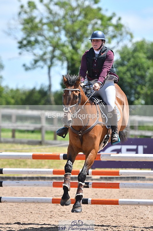 240609A-131919-05589 - Cls 18 Snr Newcomers and 1.10m Open