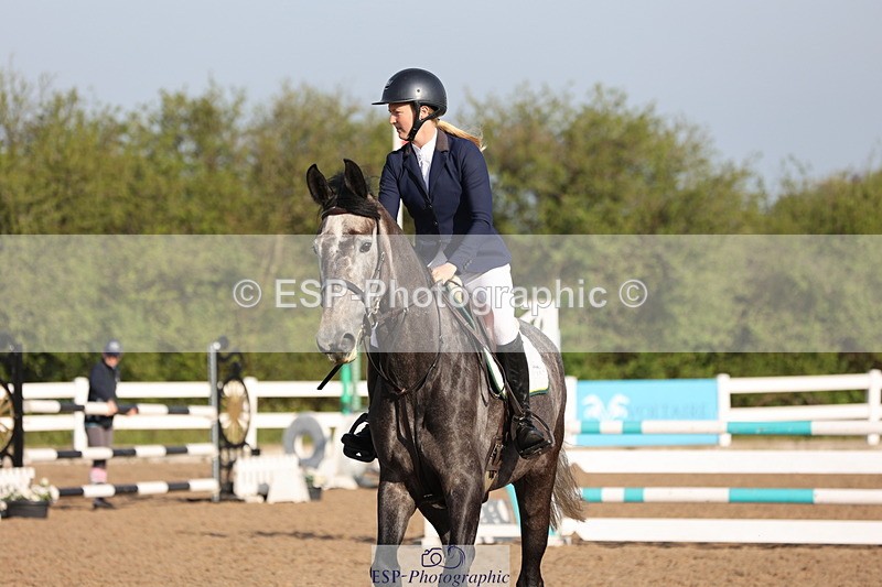 240510A-081129-04112 - Cls 13 British Novice and 90cm Open