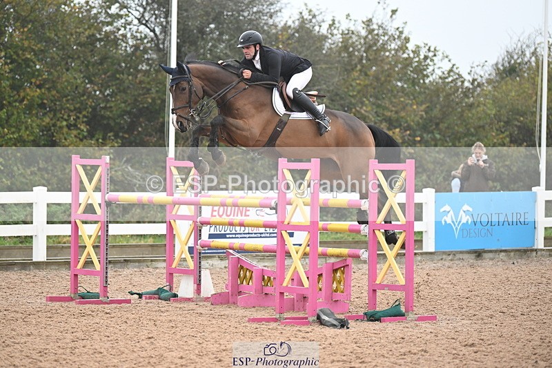 241102A-121214-04498 - SAT Cls 15 Foxhunter and 1.20m Open