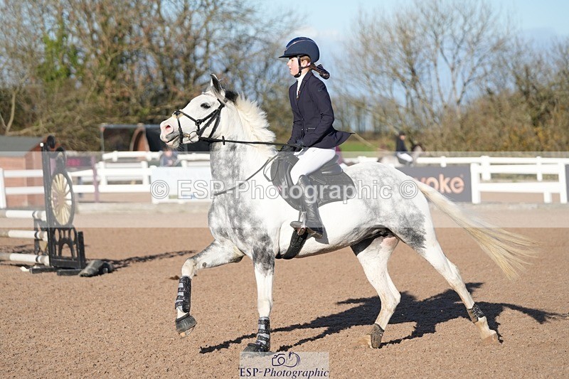 251130-104509-00976 - Cls 4 Pony Brit Nov & 80cm Open