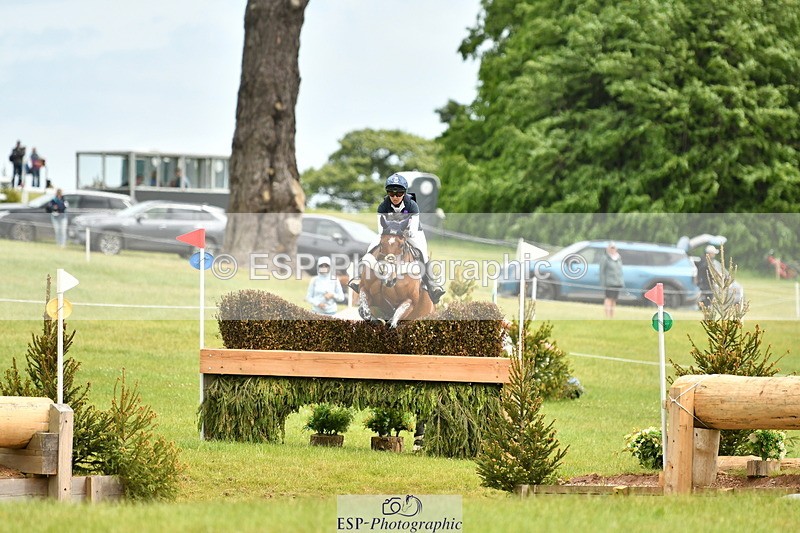 250525A-142604-16936 - D-468-Laura.Collett-LONDON.52