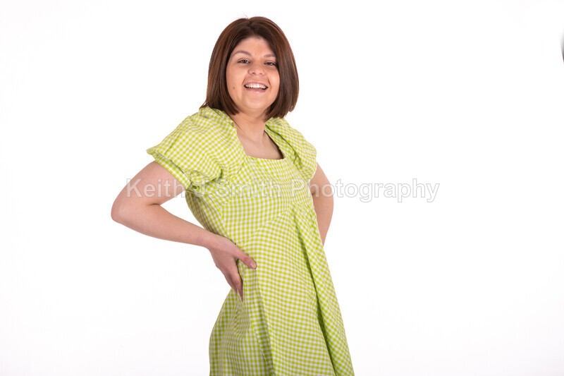 2KJS2819 - Jannie, Kristen & family. Studio