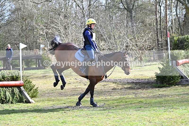 WJ7_0111 - Time 10:13 to 10:38 Times at the Fence