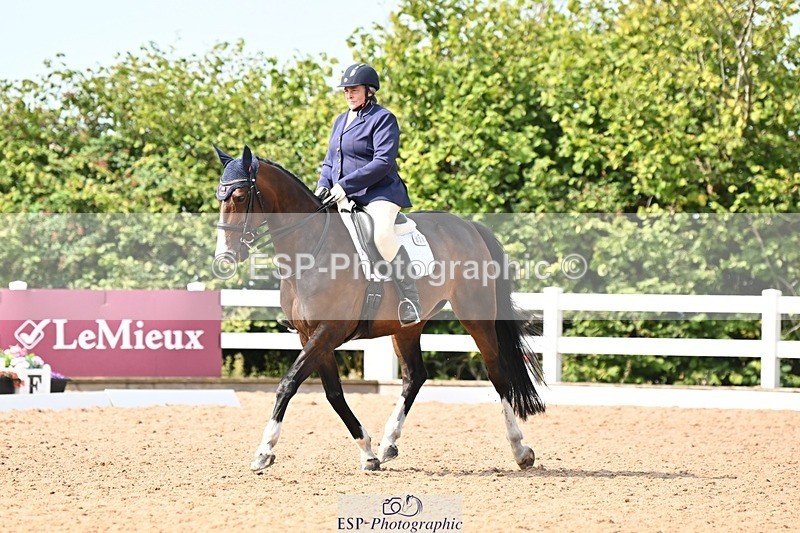 250815-111627-00568 - 031-Nicola.SealRebel.Heart