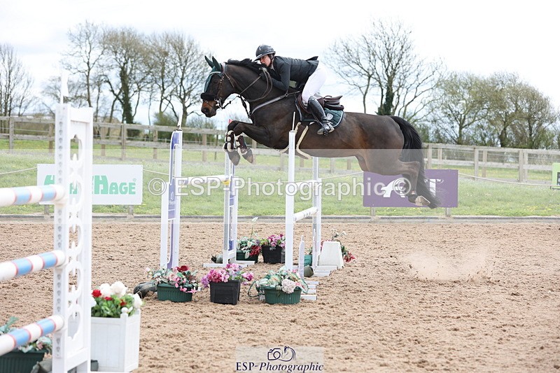 240419A-121217-07083 - Cls 6, 2 Star Medium Tour 1.35m