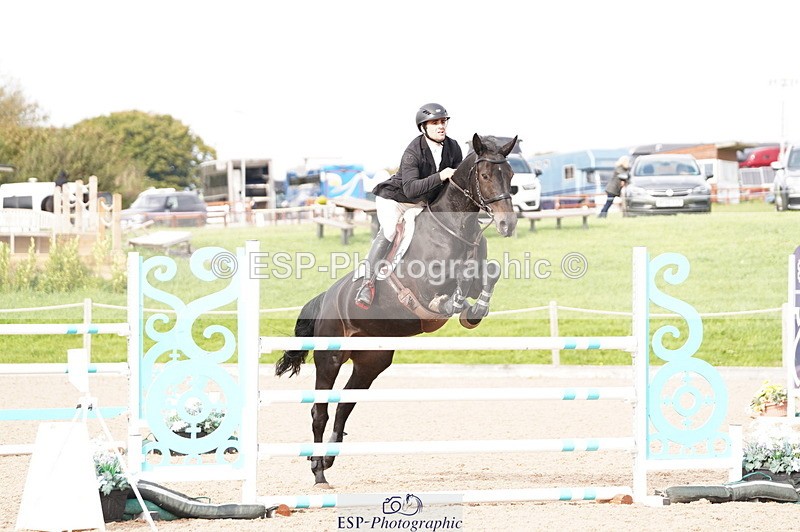 241004A-151422-00918 - Fri 04 Snr Fox & 1.20m Open