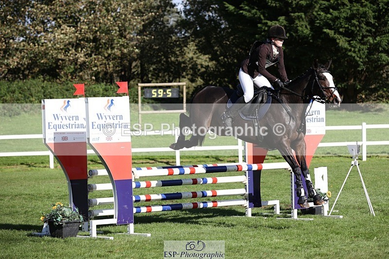 231022-124841-27361 - 427-COMBE.BREEZE-Gemma.Wells-TrotUp+SJ