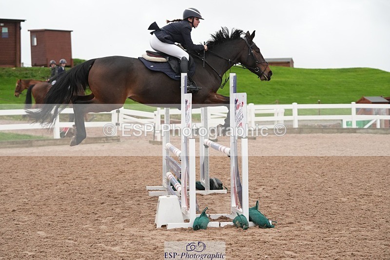 251109-085639-03118 - Cls 15 British Novice and 90cm Open