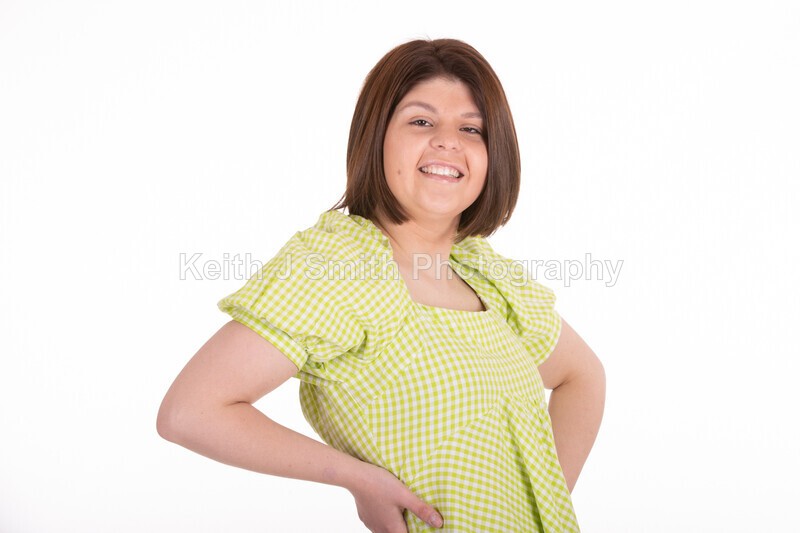 2KJS2820 - Jannie, Kristen & family. Studio