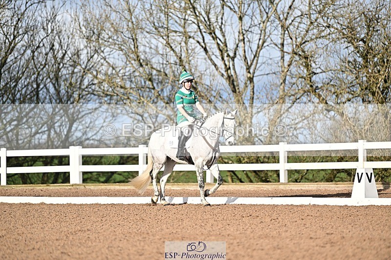 241214-111616-01349 - 105-Janine.Paterson-Machas.Grey