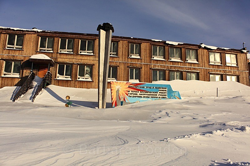 Barentsburg 6211 - Winter in the daylight