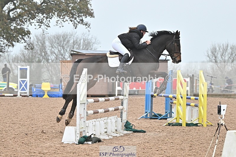 241103A-103304-06674 - SUN Cls 18 British Novice and 90cm Open