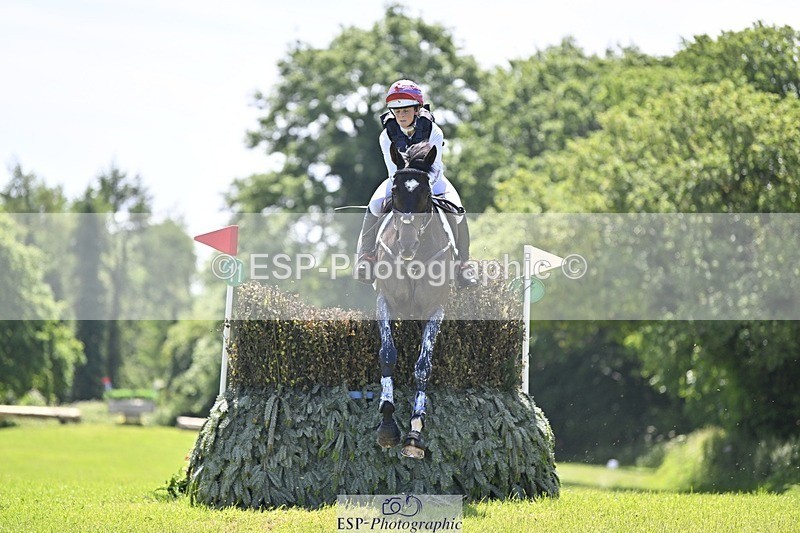 240525-121423-13187 - 370-STORM_IN_DECEMBER-Claire_Fielding