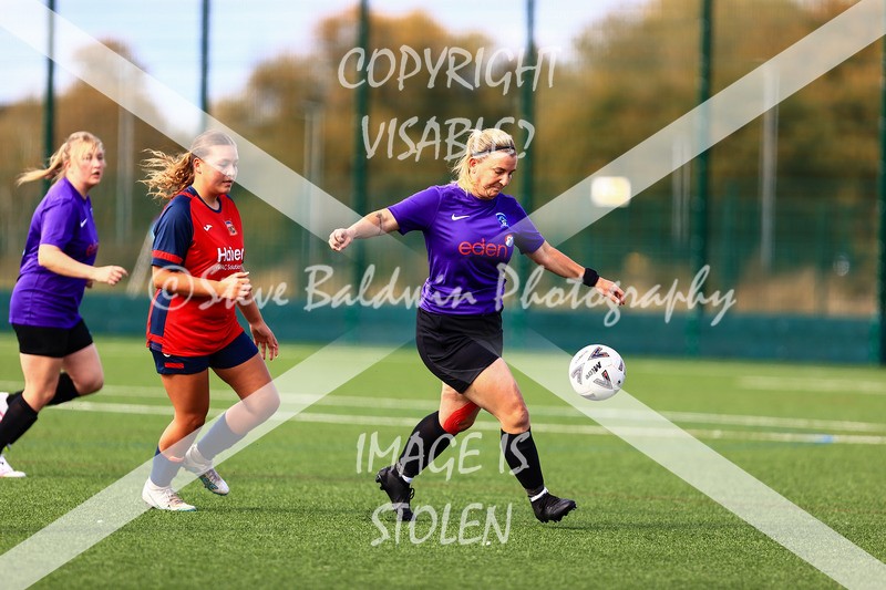 1DX30391 - 2025-10-05 FC Abbey Meads Ladies V Purton  Kingsdown FC Ladies