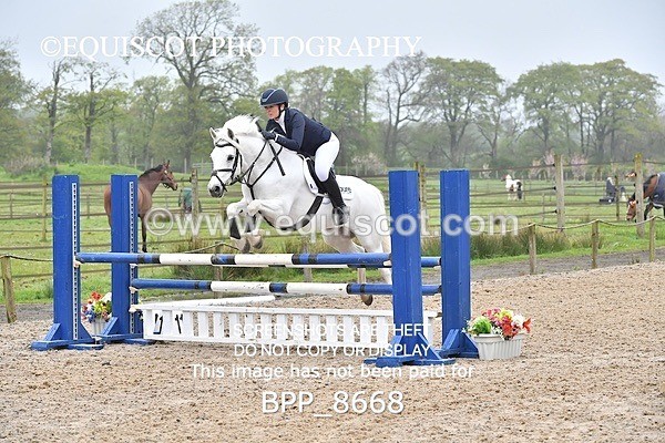 BPP_8668 - CLASS 24 SUN Senior BritiNovice/ 90cm Open