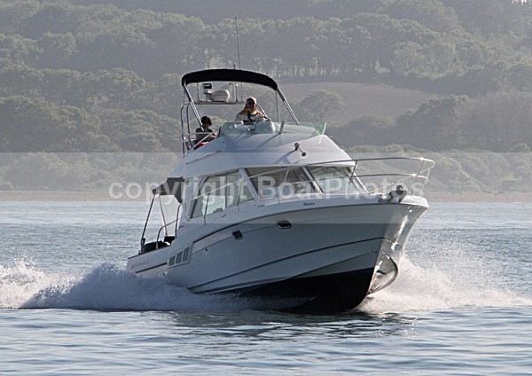 100522 MANTA IMG_2863 - Flybridge Cruisers