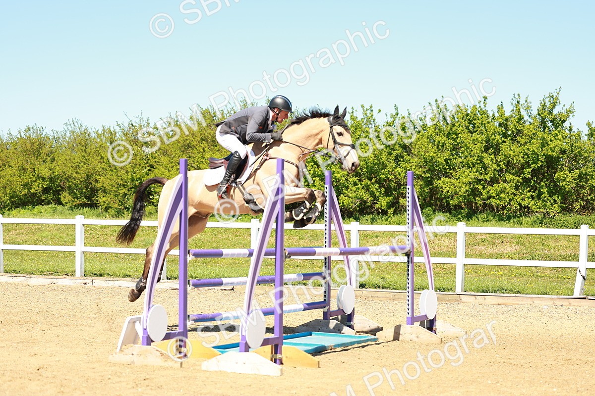 SBM_001207_Class 4 - Senior Newcomers - 110m - Customer Cart - Anthony