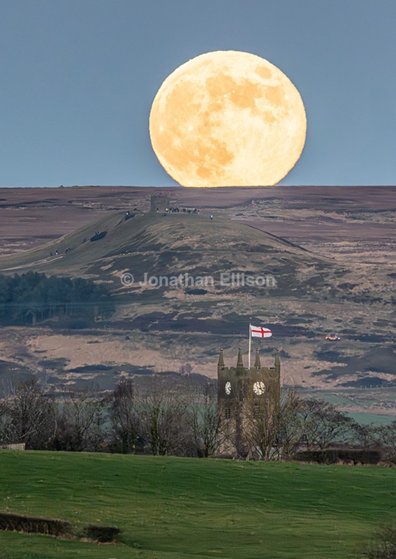 Wolf Moon above Rivington And Blackrod - Rivington And Surrounding Areas