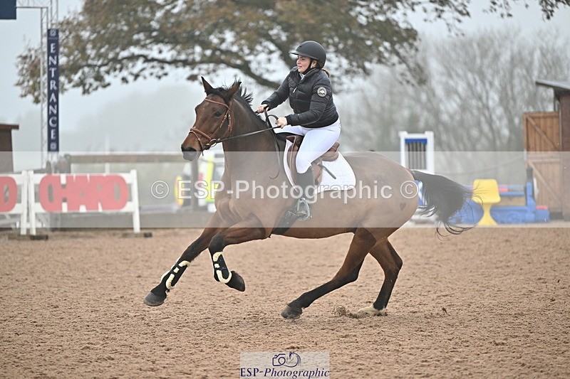 241103A-105956-06830 - SUN Cls 18 British Novice and 90cm Open