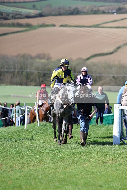 3E7A5332 - Race 4:  Maiden