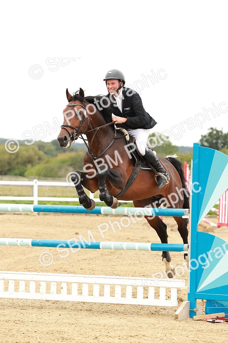 1I0A8010 - Class 5 - Senior Foxhunter 1.20m