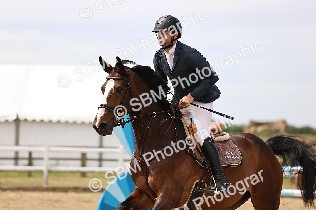 SBM_009700 - Class 8 - Senior Newcomers - 1.10  Open