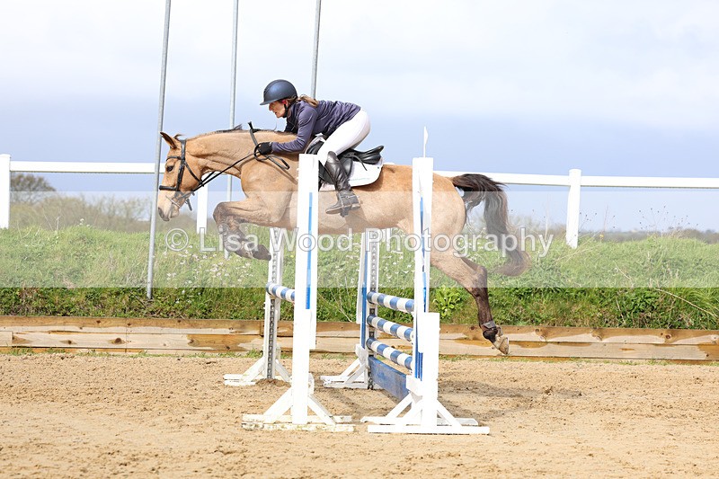 3E7A0907 - Class 4: Senior British Novice/90cm open