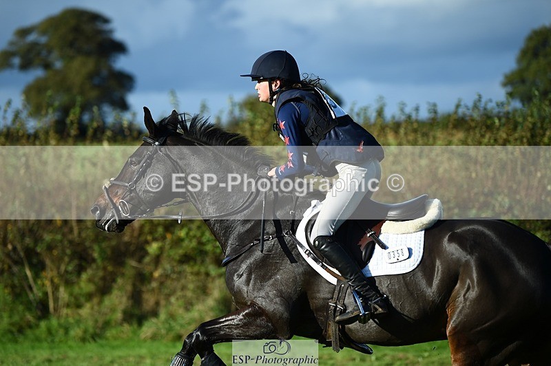 231022-152632-30386 - 358-ROYALE.MESSENGER-Anna.Singer-XC