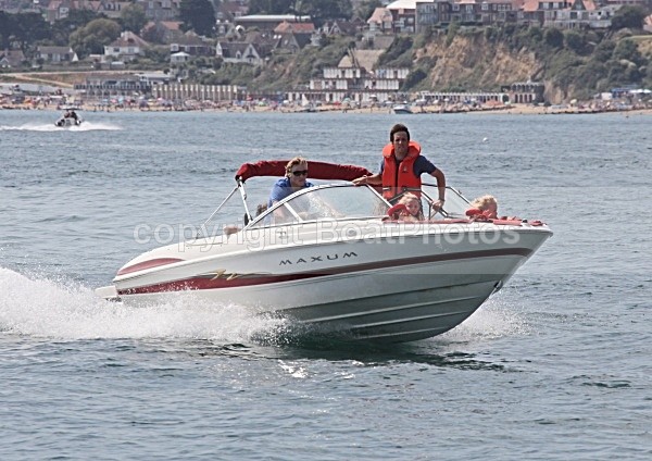 090808 MAXUM IMG_4405 - Speedboats